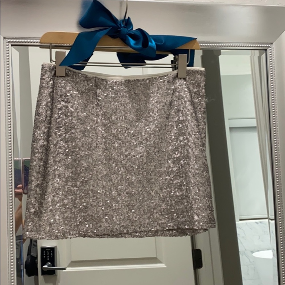 Beautiful silver sequin gap skirt size 1! NEW